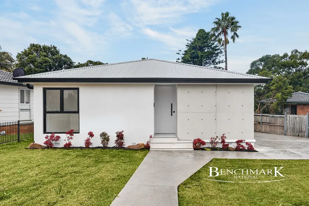 Macquarie Fields 4침실 Beautifully Renovated Family Home with Valuable Wide Side Access