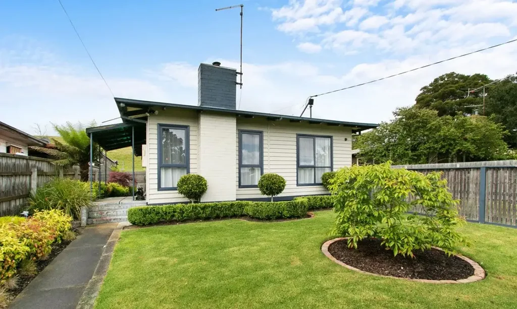 12 Livingstone Street, Morwell, VIC 3840