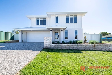 Dubbo 4房  Luxury Hampton-Inspired Living on the Golf Course!