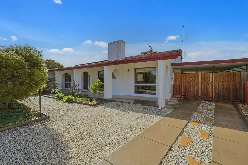 Mooroopna 2Zimmer Cute / Renovated Home with 2 Bedrooms - Corner Block !