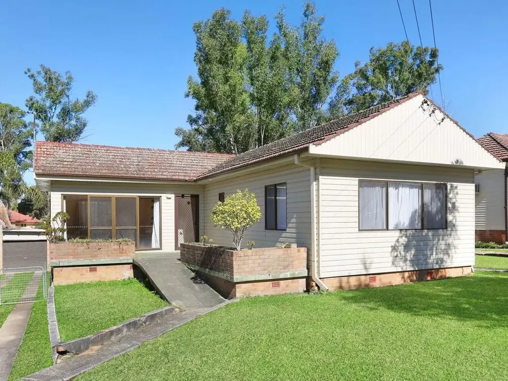 SPACIOUS 3 BEDROOM FAMILY HOME