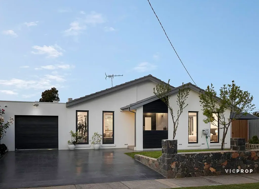 Epping 5房 优越社区位置 现代时尚设计 美食厨房备餐区 朝北主卧带步入式衣帽间 现代花园房多功能性 地暖蒸发制冷 双层玻璃窗太阳能 Contemporary class with family space