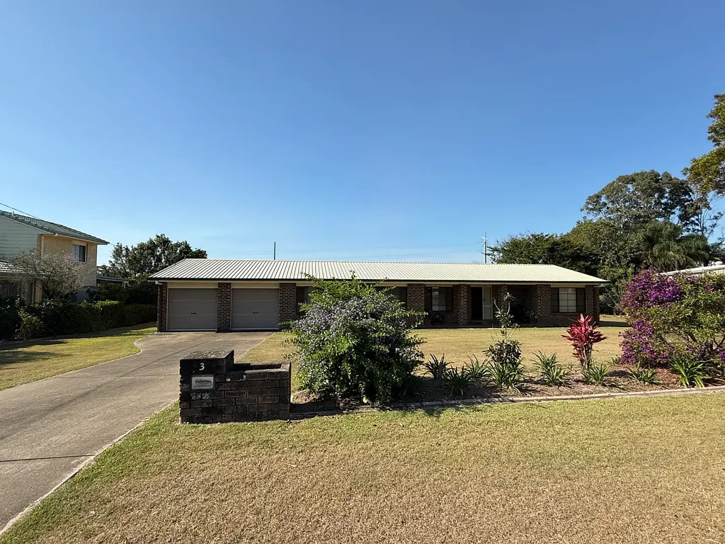 Urraween 3침실 Opportunity for Investment! - Diamonds Are In The Ground!
Beloved Family Home On Huge Block