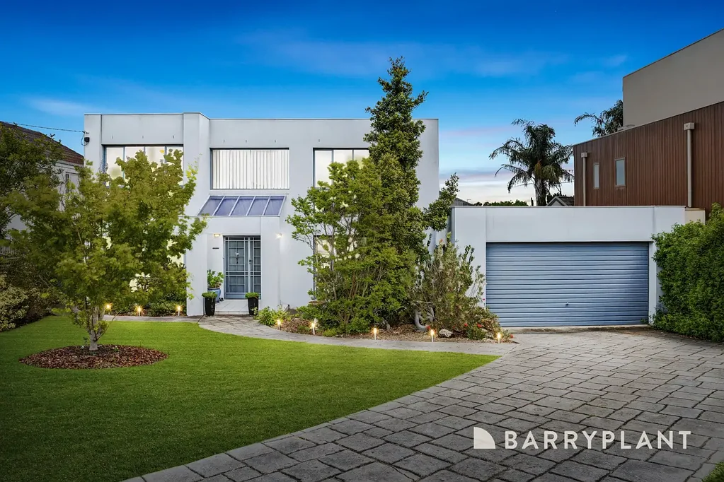 Wantirna South 5Kwarto Light illuminated and lavished with space.