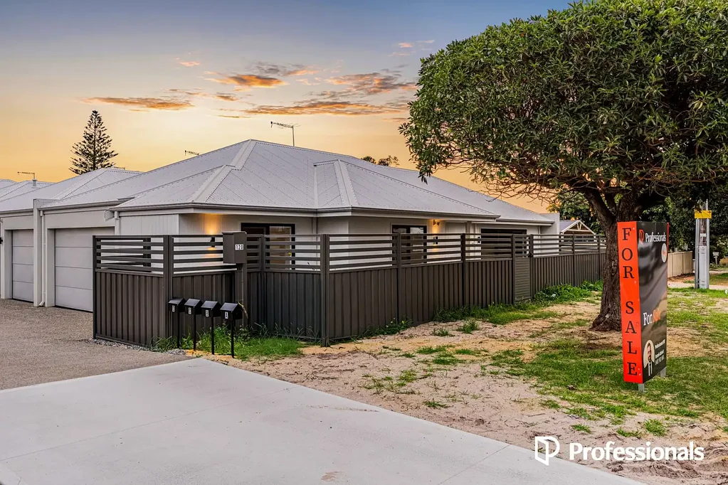 Brand New Street Front Villa!