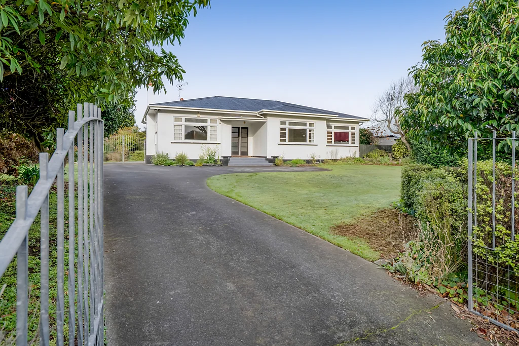 Hawera 3બેડરૂમ Location, Location, Location!