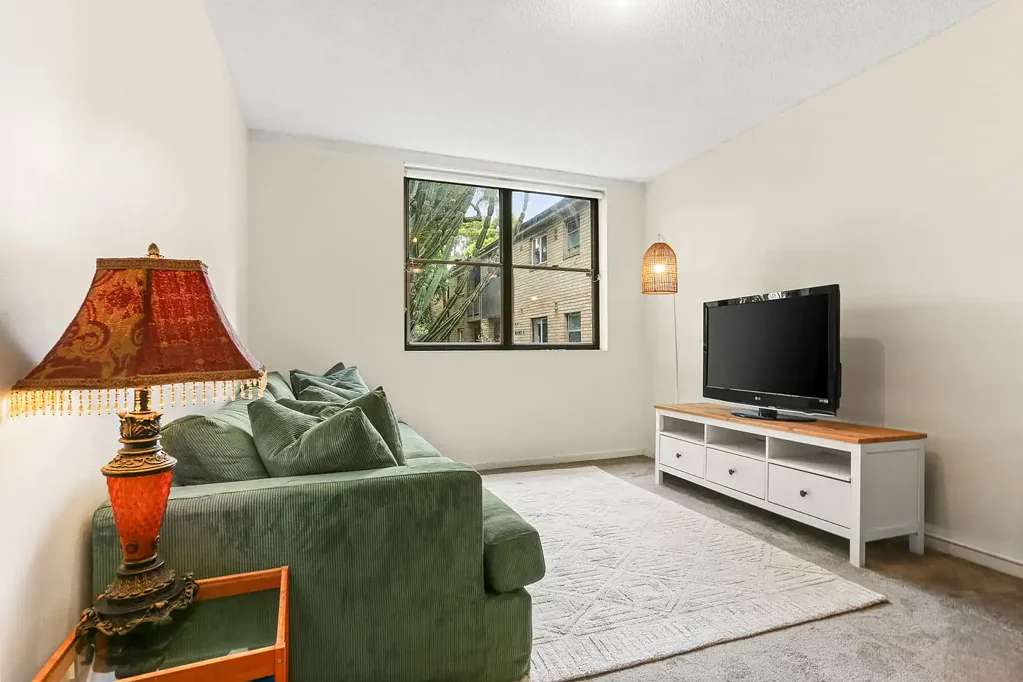 Cute and Cosy One Bedroom Apartment with Parking
