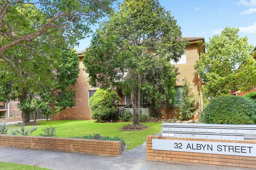 Bexley 2침실 Updated & Spacious Two Bedroom Apartment in a Prime Location
