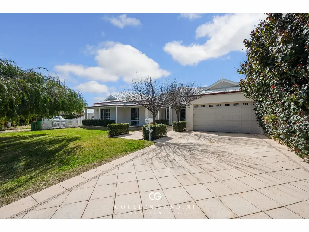 Ardross 4 Bedroom ELEGANT SINGLE LEVEL LIVING IN A SOUGHT AFTER POSITION