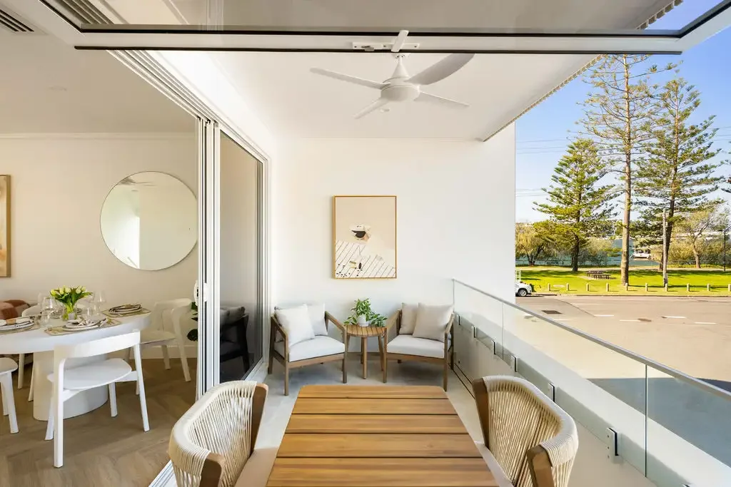 Paradise Point 3 Bedroom Turnkey Waterfront Luxury. Absolute Broadwater Frontage. Forever Views!