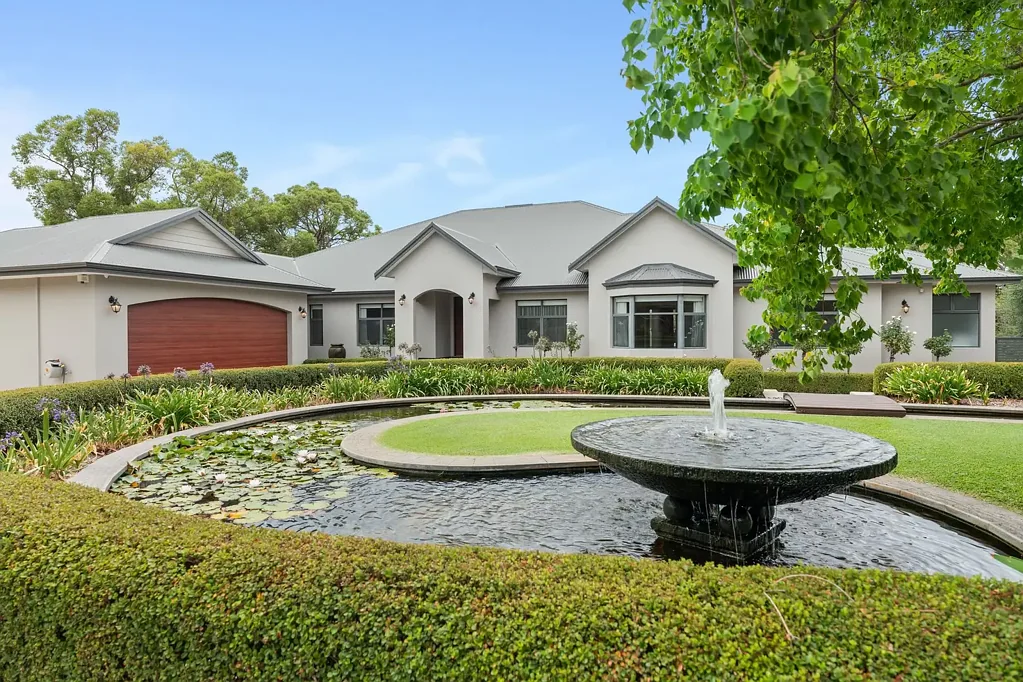 24 Mobilia Place, Gnangara, WA 6077