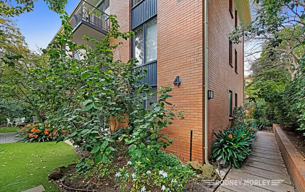 16/4 Glyndebourne Avenue, Toorak, VIC 3142