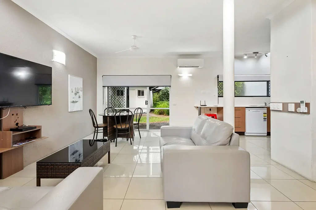 Port Douglas 2房  RESIDENTIAL WITH AN ABUNDANCE OF NATURAL LIGHT