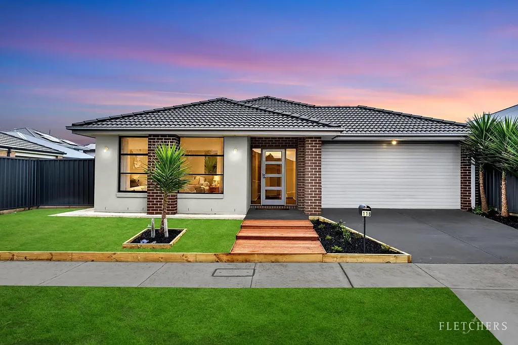 Strathtulloh 4બેડરૂમ Massive East Facing Luxury Residence on the Prestigious Atherstone Boulevard