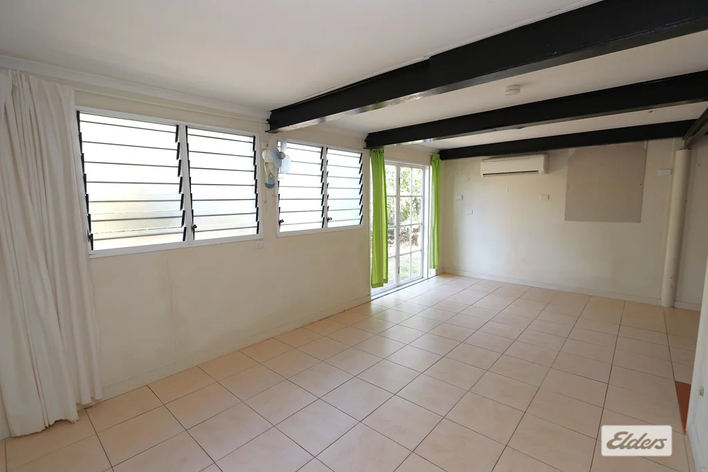 Open Plan One Bedroom Unit!!