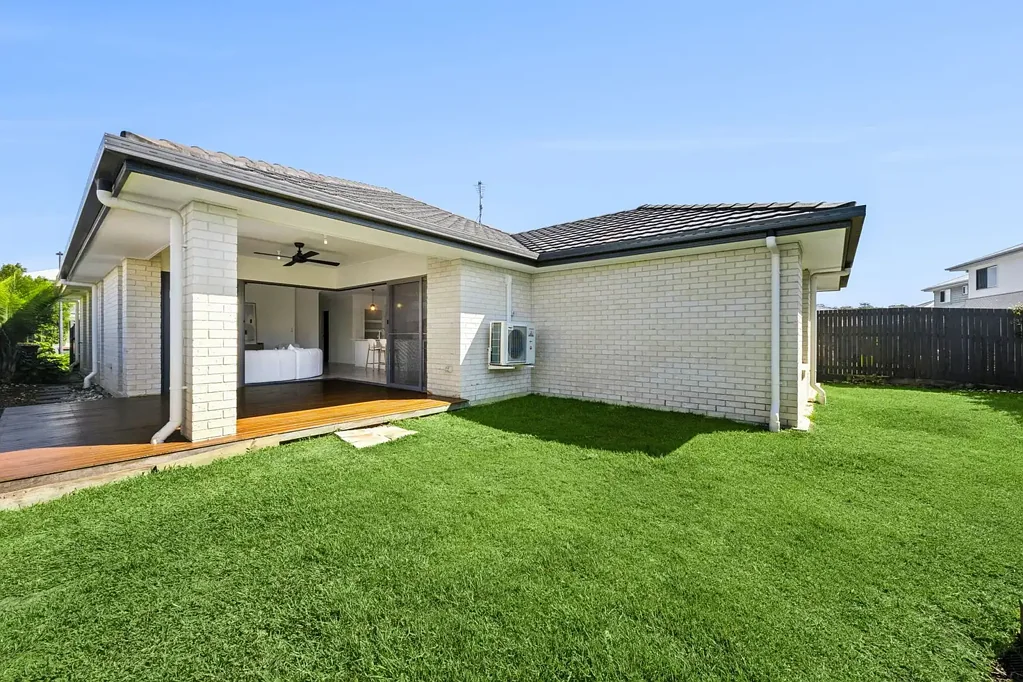 Palmview 4બેડરૂમ Spacious Family Living with Multiple Living Zones & North-Facing Backyard! - REF: 4469