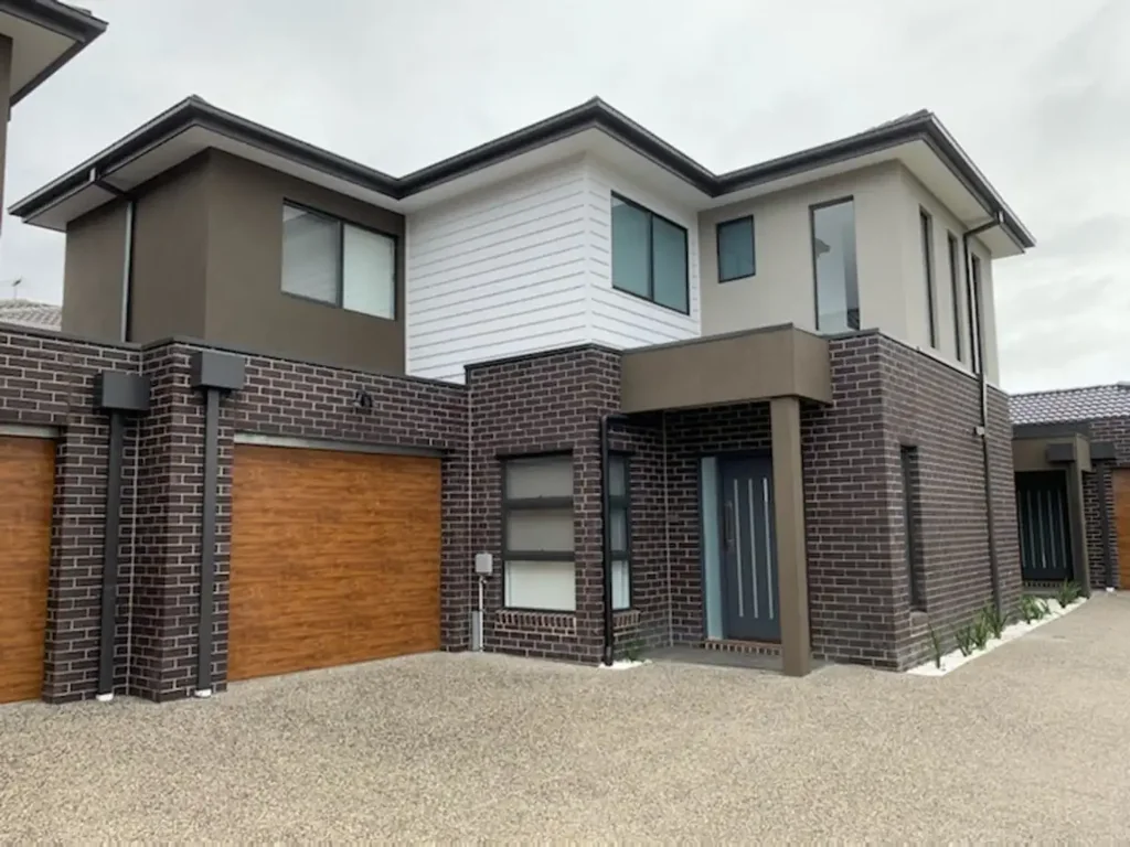 BRAND NEW LUXURY TOWNHOUSE