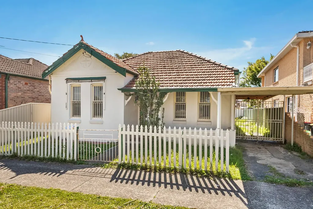 4 bedroom house in very convenient location for lease now!
