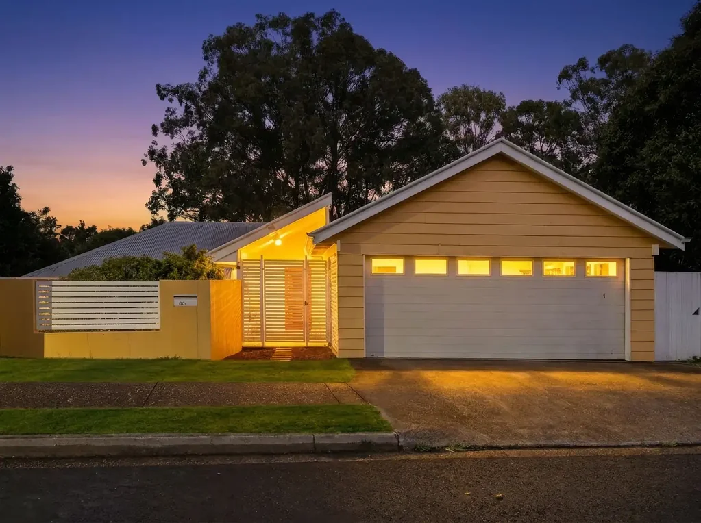 Arana Hills 5Moenga Architecturally Designed Family Sanctuary Backing Onto Cabbage Tree Creek Parkland