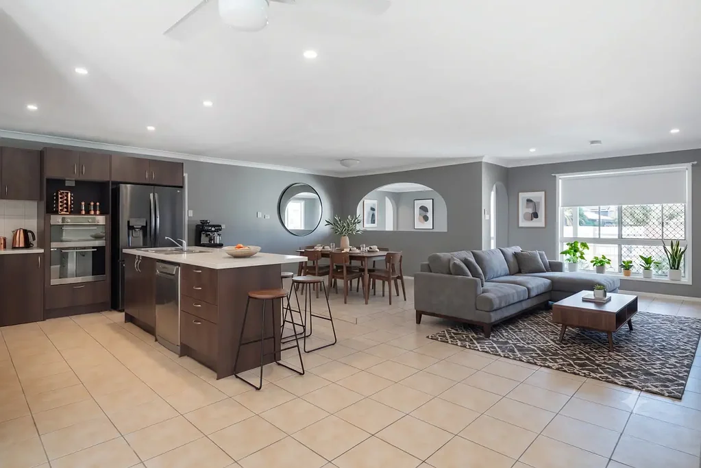 Banyo 5房 带泳池的宽敞五卧室家庭住宅 Spacious 5-Bedroom Family Home with Pool