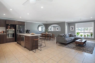 Banyo 5房 带泳池的宽敞五卧室家庭住宅 Spacious 5-Bedroom Family Home with Pool