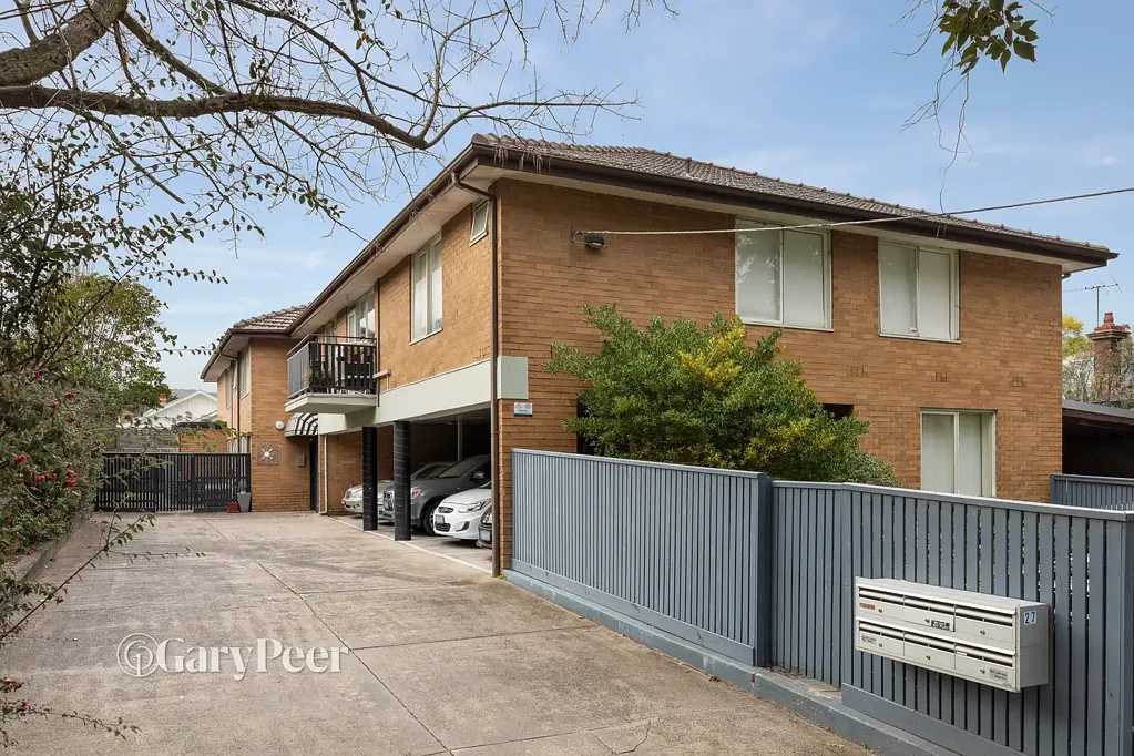 Caulfield North 3 Slaapkamer Parkside perfection with house-sized proportions
