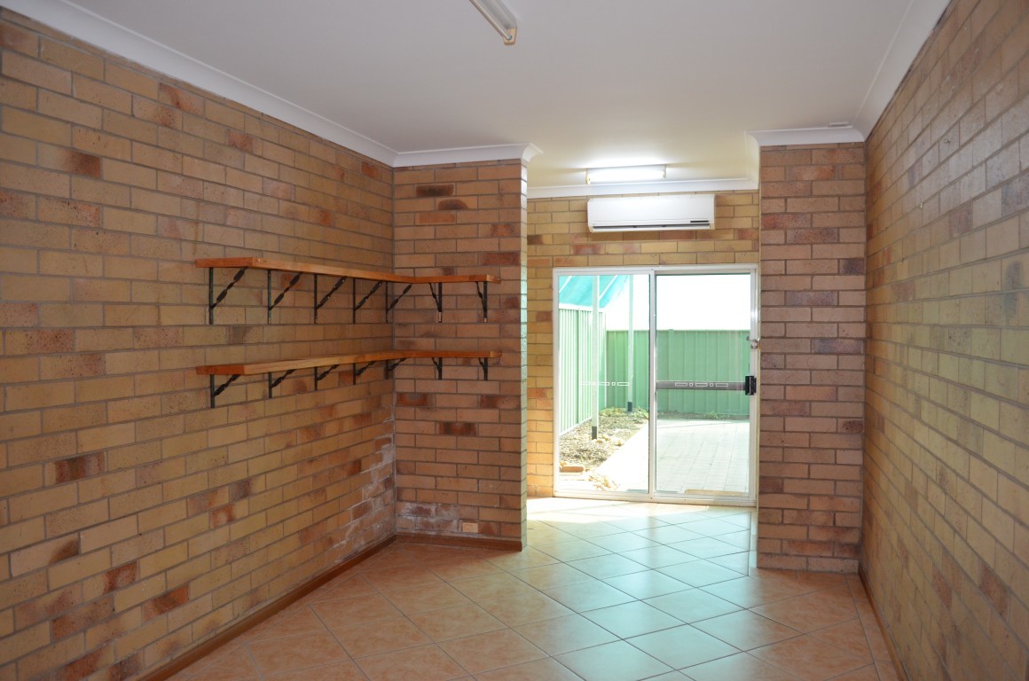 UNIT 1 16 WHITE ST, EMERALD QLD 4720, 0部屋, 0バスルーム, House