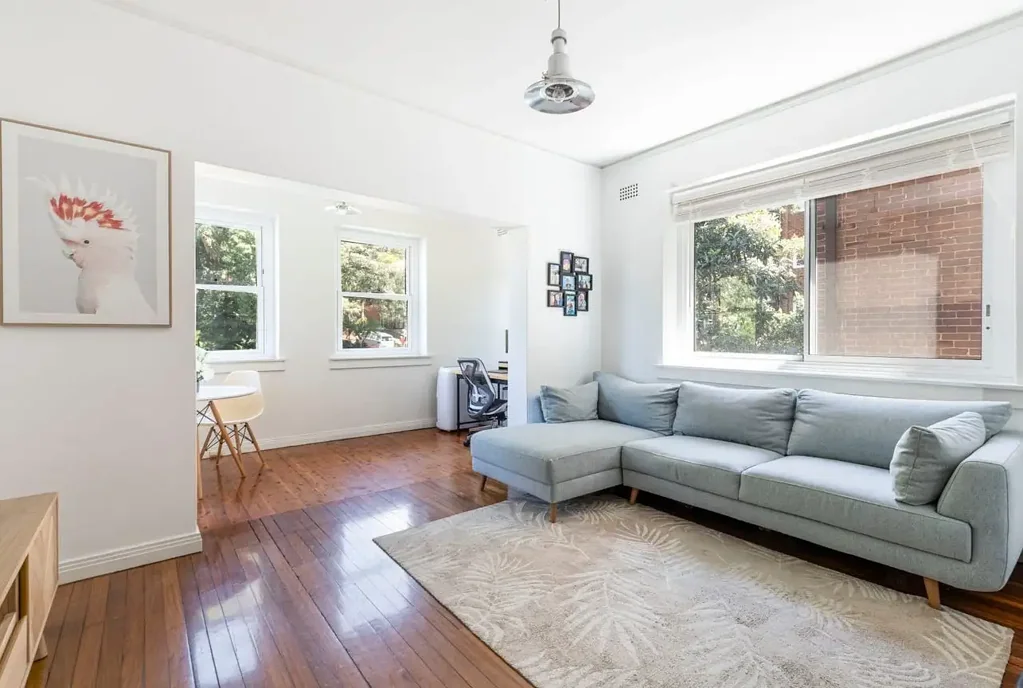 CHARACTER-RICH ART DECO TWO-BEDROOM UNIT ON THE EDGE OF DOUBLE BAY VILLAGE!