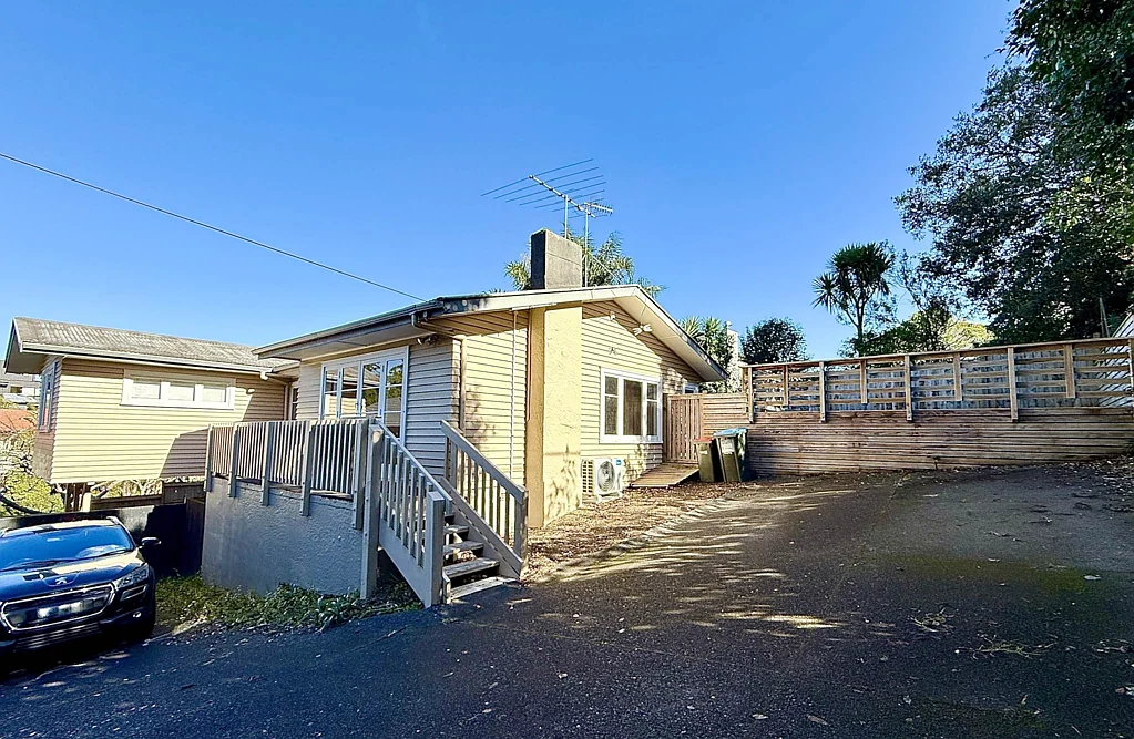 Elegant Four-Bedroom Family Retreat in a Prime...