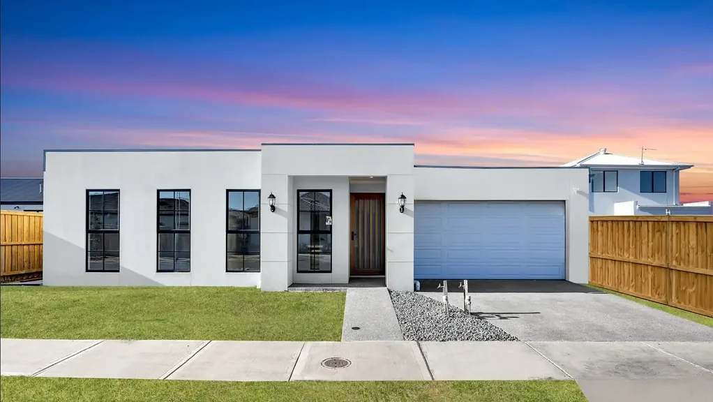 MODERN FAMILY HOME IN DONNYBROOK