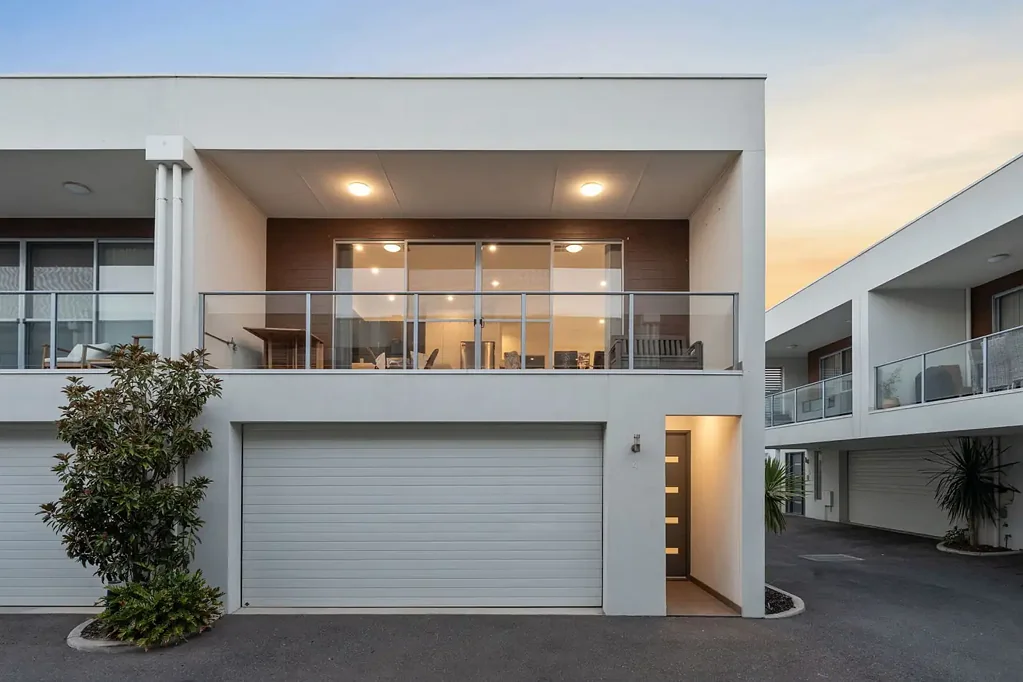 4/5 Patawalonga Frontage, Glenelg North, SA 5045