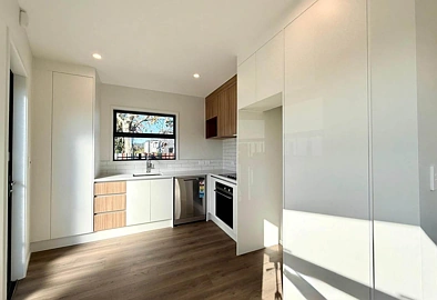 Effortless City-Fringe Living in Brand New Tow...