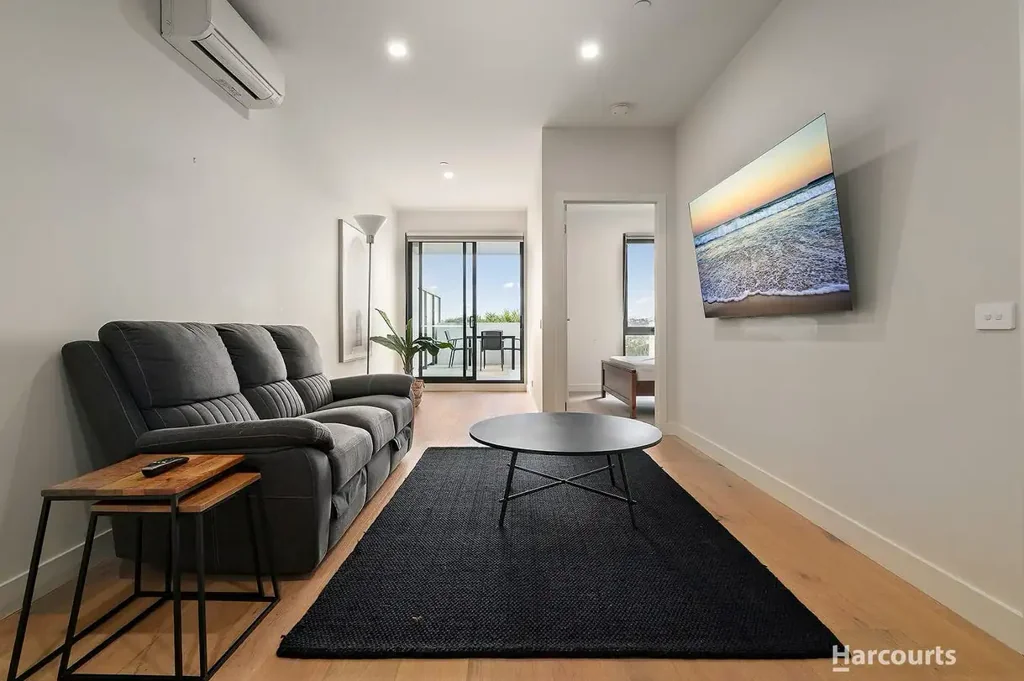Furnished apartment opposite The Pines