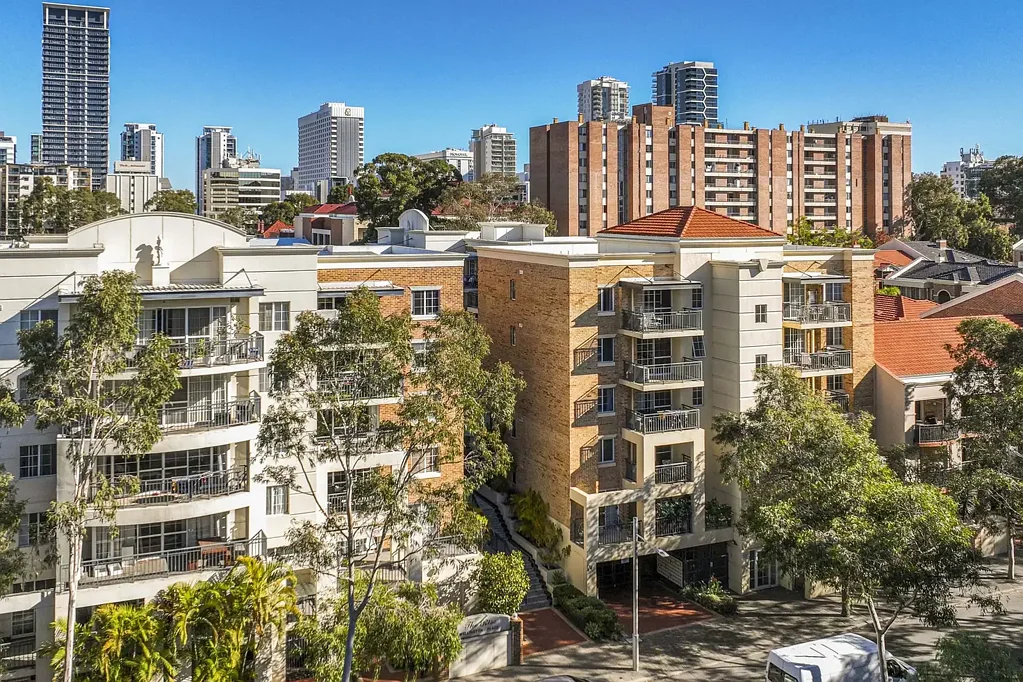 East Perth 3ห้องนอน Top Floor Apartment with Northerly Facing Balcony