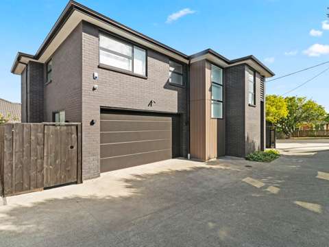 Stunning New Build at 127 Gardner – Spacious 5...