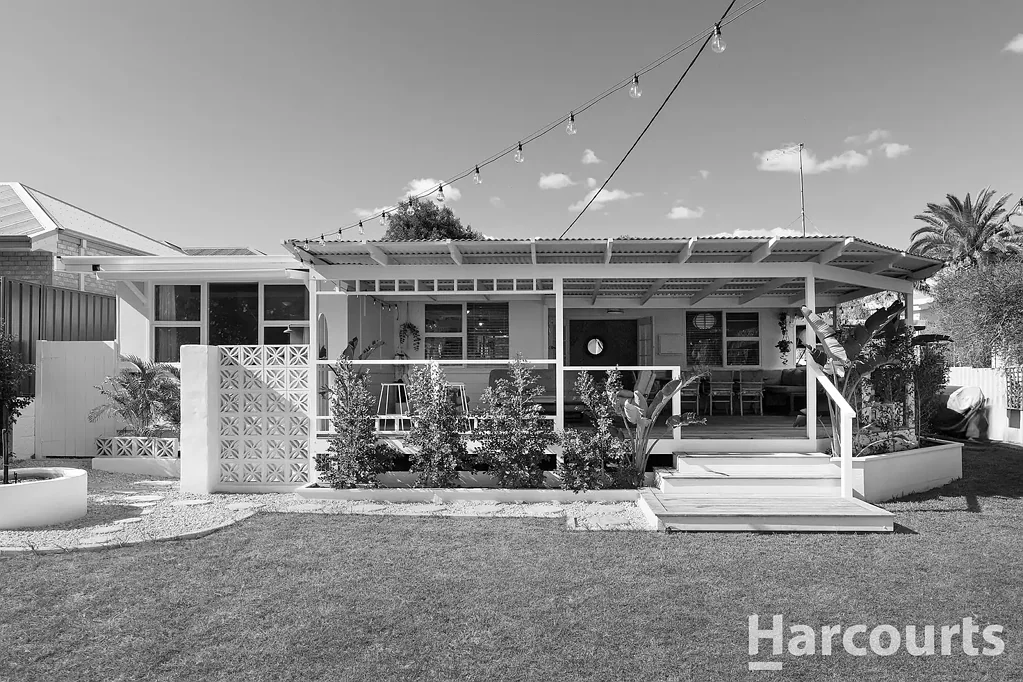 4 Valley Road, Halls Head, WA 6210