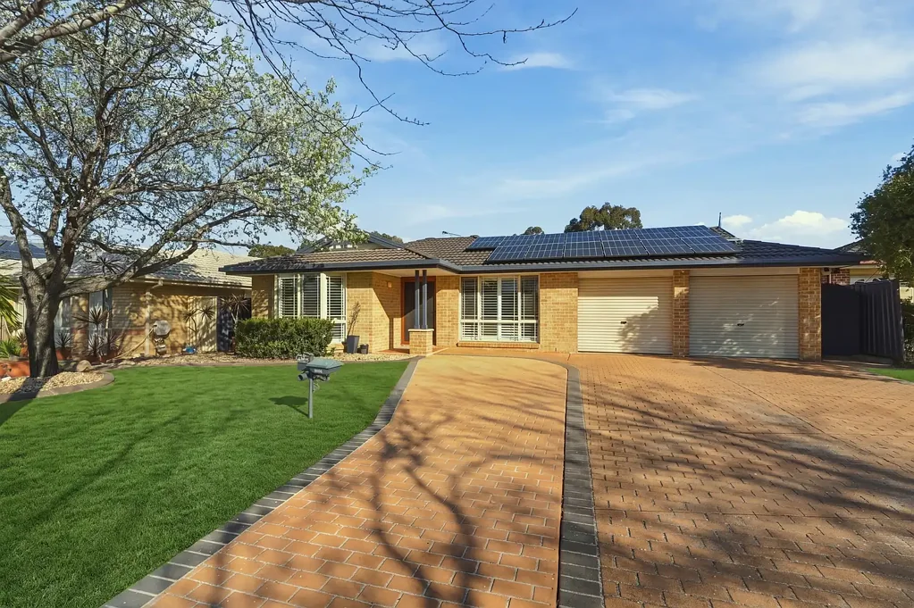 Harrington Park 5Phòng ngủ Get Ready for Warmer Weather in Your New Oasis.