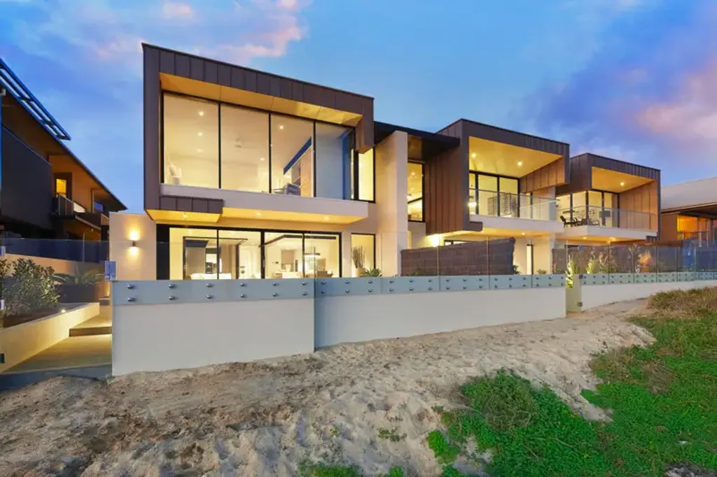 LUXURY BEACHFRONT LIFESTYLE!