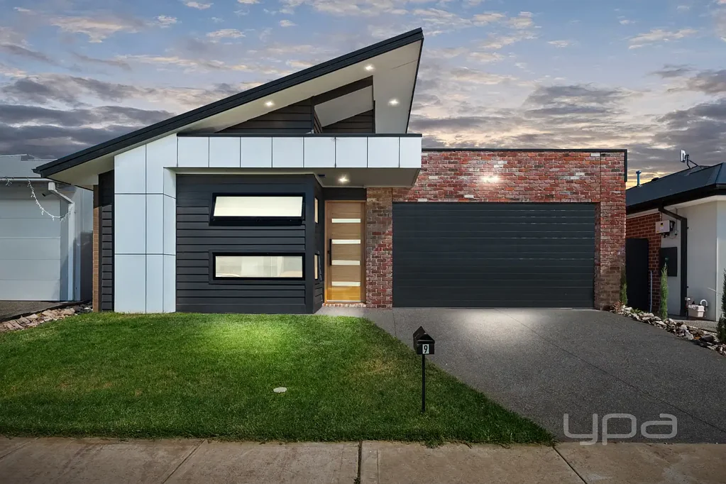 Rockbank 4 Bedroom LUXURY LIVING AT ITS FINEST