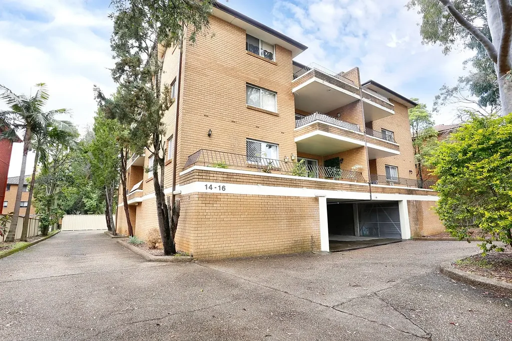 Stylish 2 Bed Home in Prime Penshurst Location