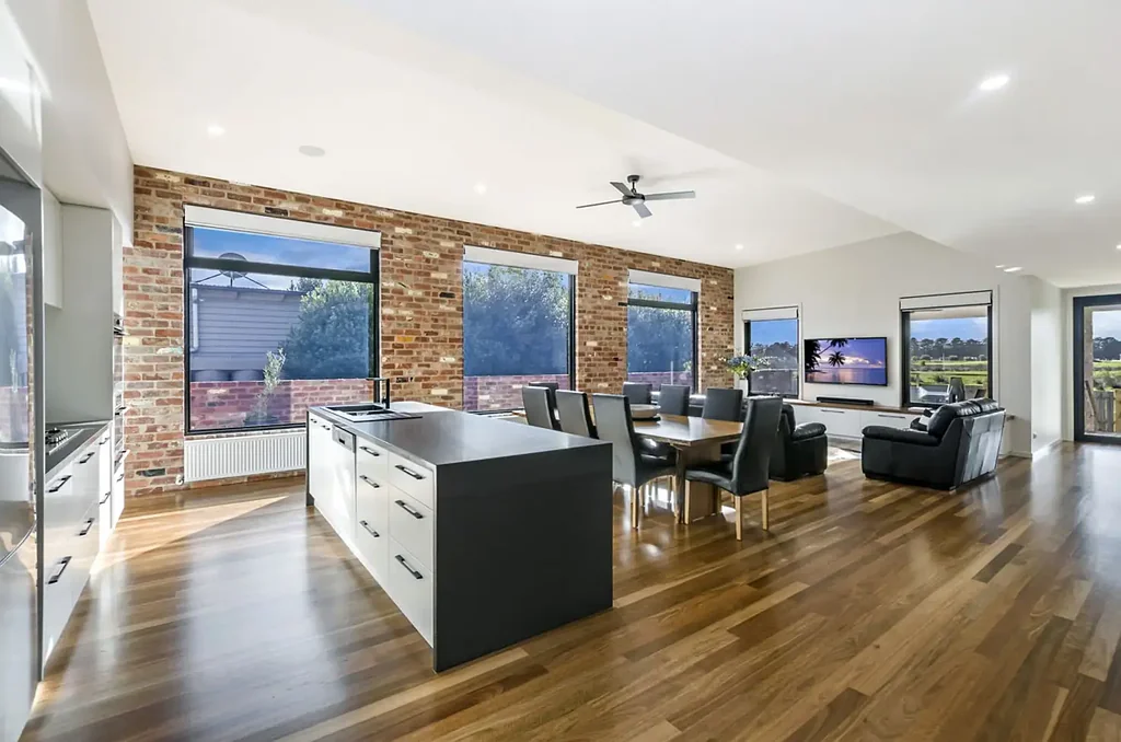 Port Fairy 3房  Elevation, Outlook & Styled to Perfection!