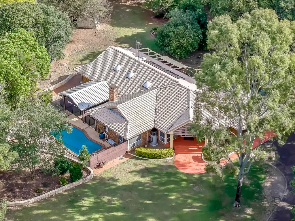 Gooburrum 5 Bedroom Spacious Family Acreage in Sought After Gooburrum Location