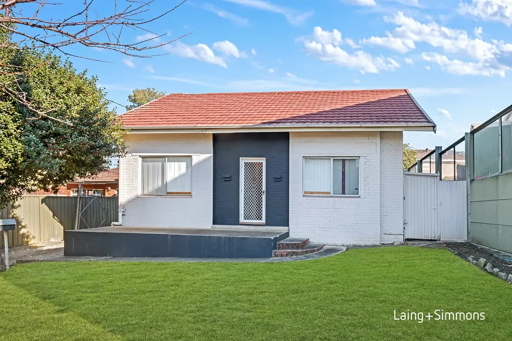 South Wentworthville 5房 宽敞家庭住宅，占地 777.8 平方米 Spacious Family Home on Generous 777.8 m2 Block