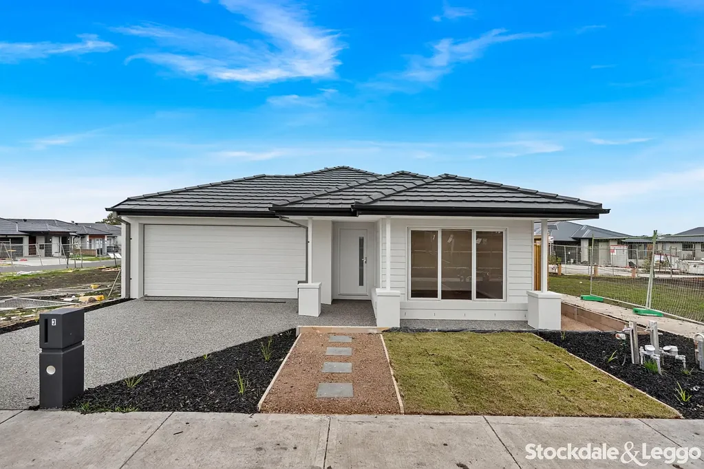 Brand New Family Living Opposite Parklands in Wollert *** 2 WEEKS FREE RENT CONDITIONS APPLY ***
