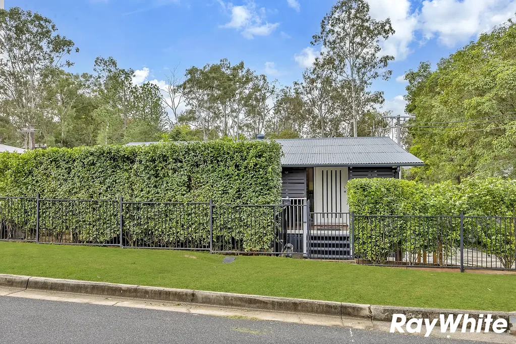 North Ipswich 5Phòng ngủ Modern Comfort Meets Endless Potential