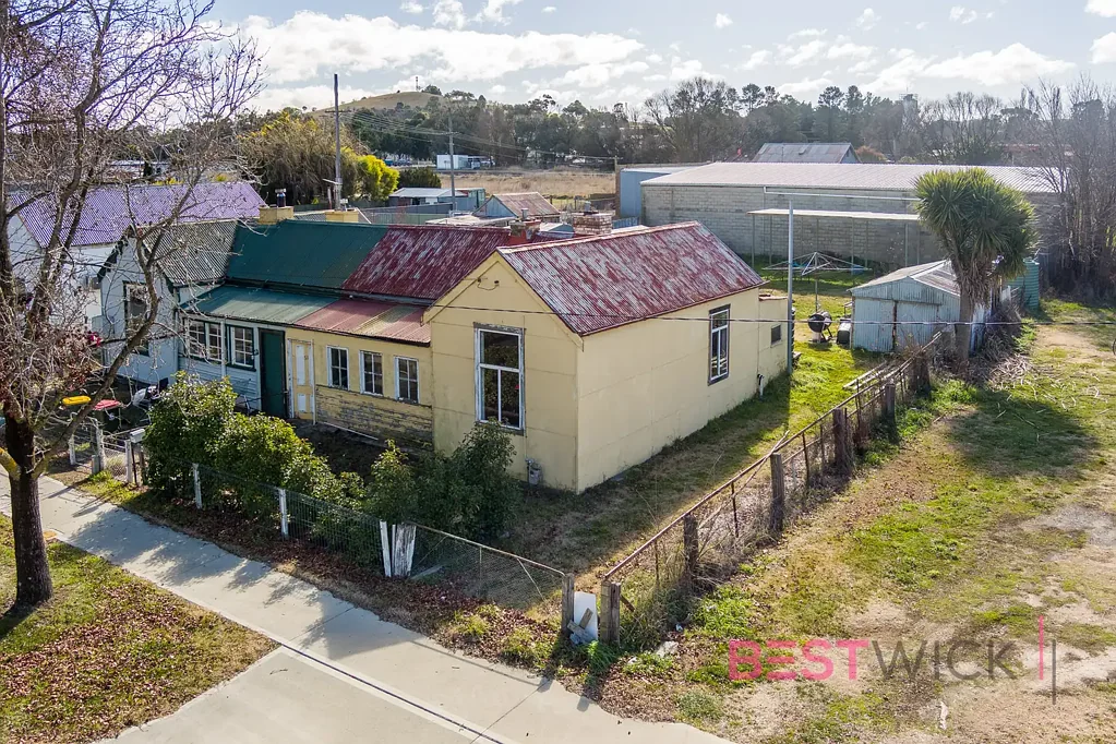Blayney 2 Bedroom Ready to Reimagine in CBD