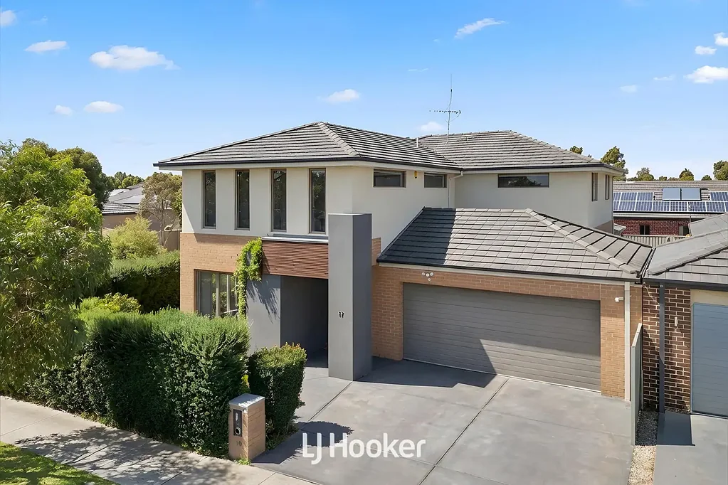 Cranbourne East 6બેડરૂમ A Grand Family Residence Defined by Space, Scale & Versatility