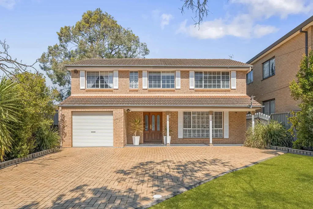 Greenacre 4Kwarto IMMACULATE BRICK FAMILY HOME IN SOUGHT AFTER LOCATION