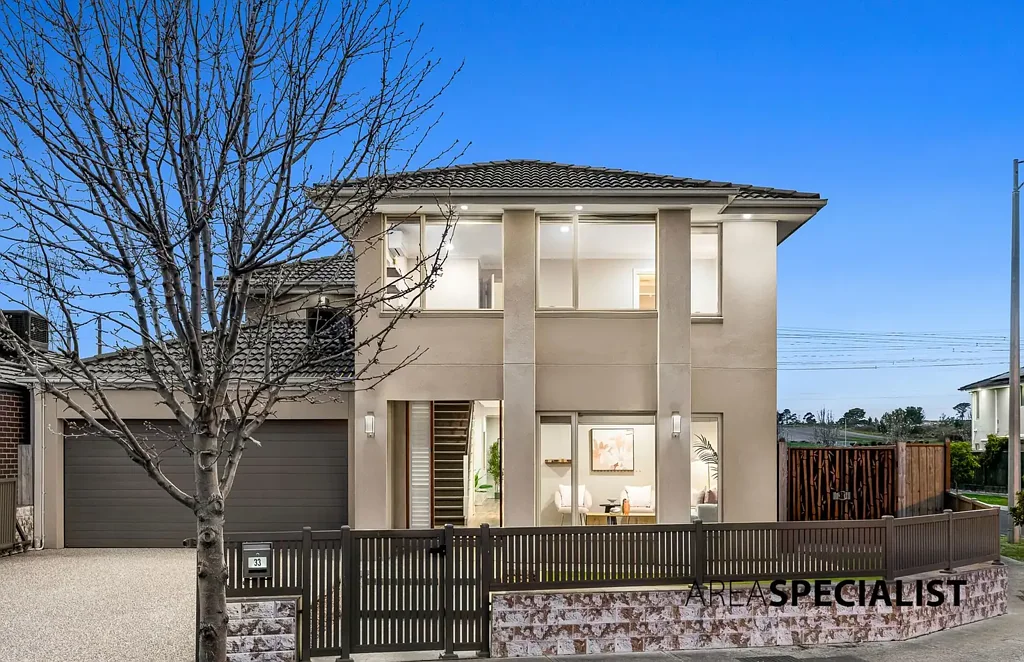Cranbourne East 4房 East Estate家园 456㎡阔地 四卧主卧套房 步入式衣帽间 食品储藏室 顶级电器 低维护花园 家校商圈近便 A PLACE FOR YOUR FAMILY TO GROW!
