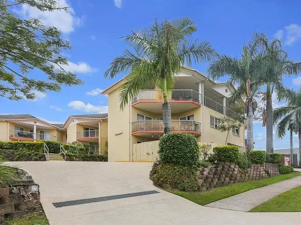 Two Bedroom Unit In Great Location